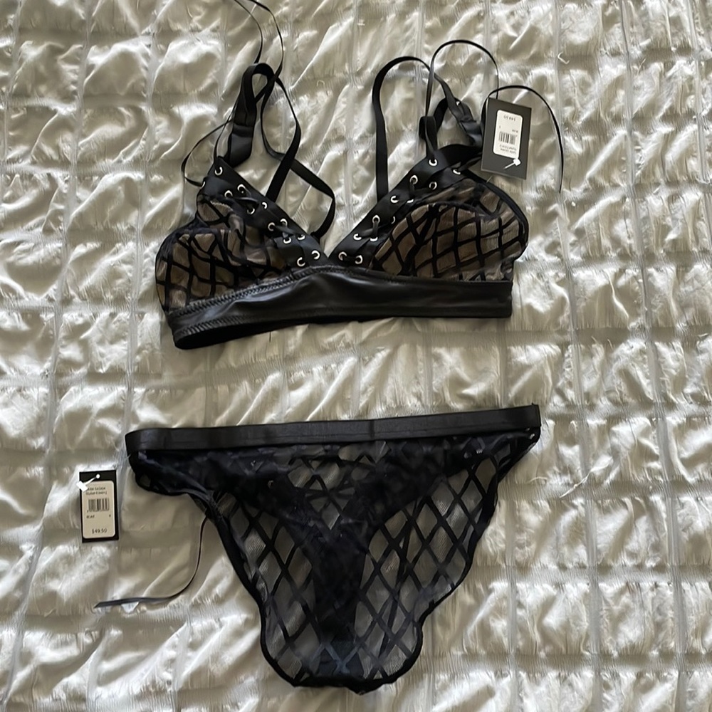 NWT Fredericks Leather Bra Set S